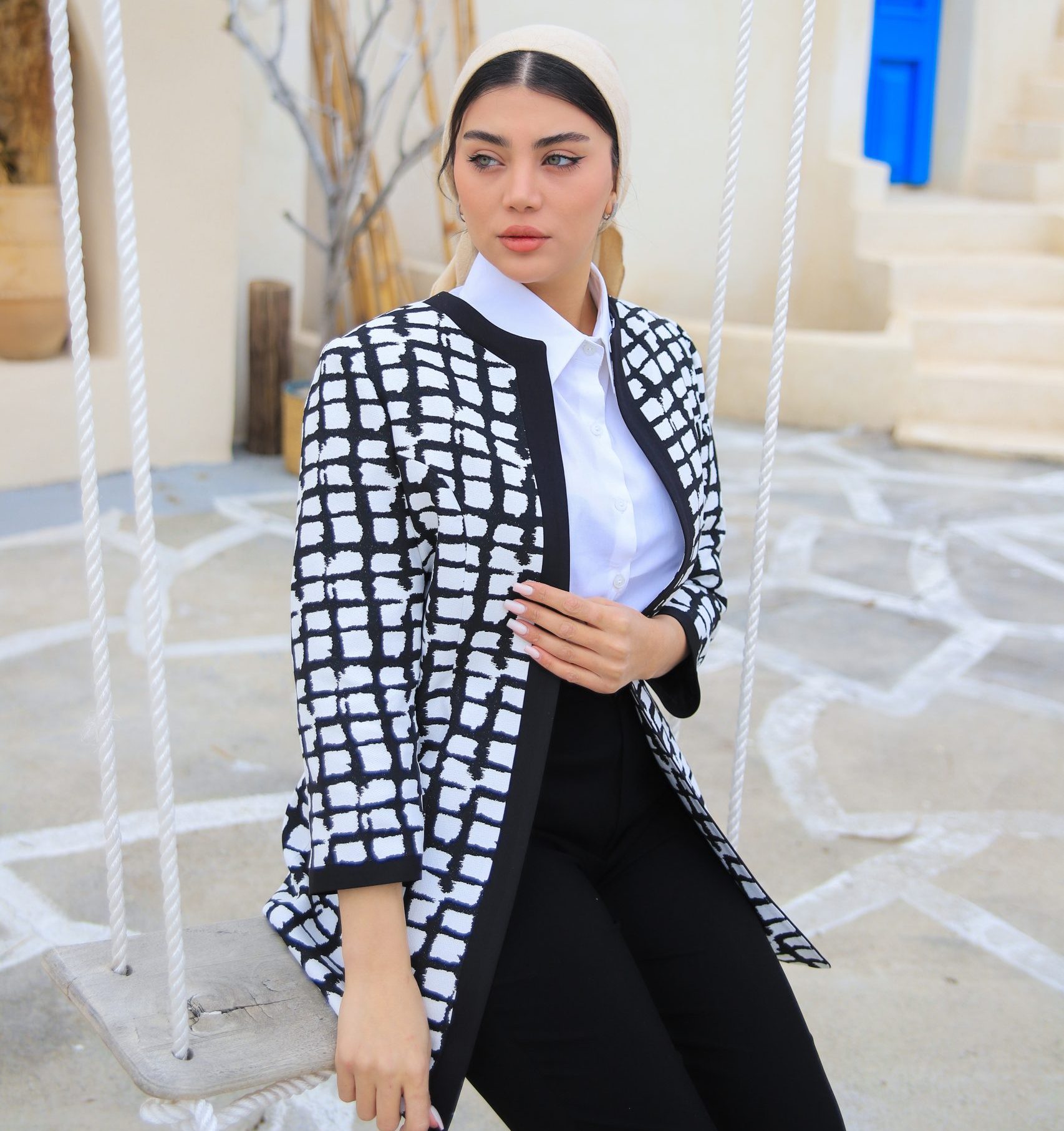 IMG_8436-scaled-e1712931615857.jpg تک کت زنانه یقه گرد سری GALA